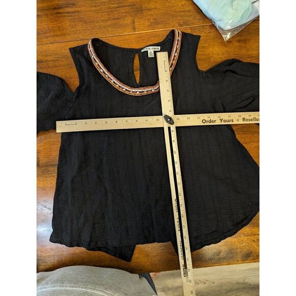 Moral Fiber Black Cold Shoulder with Knitted Detail on Scoop Neck Women's Extra - Picture 7 of 7